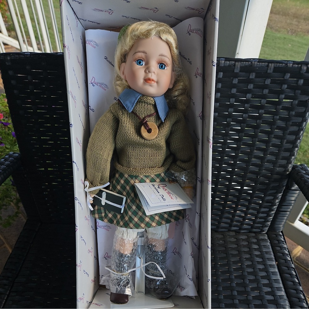 VINTAGE  NEW IN BOX 16 inc.   " Theresa heirloom porcelain doll"